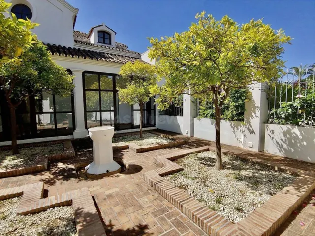 EXCLUSIVA VILLA CORTIJO EN GUADALMINA BAJA - MARBELLA - foto 2