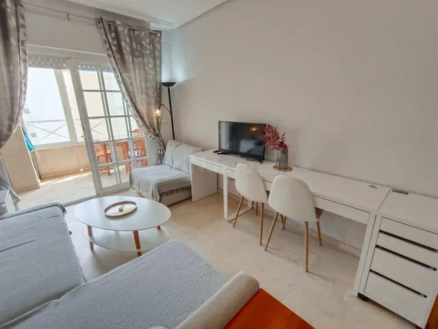 Estudio a 100 metros del mar en Torrevieja (Playa de Los Loc - foto 3