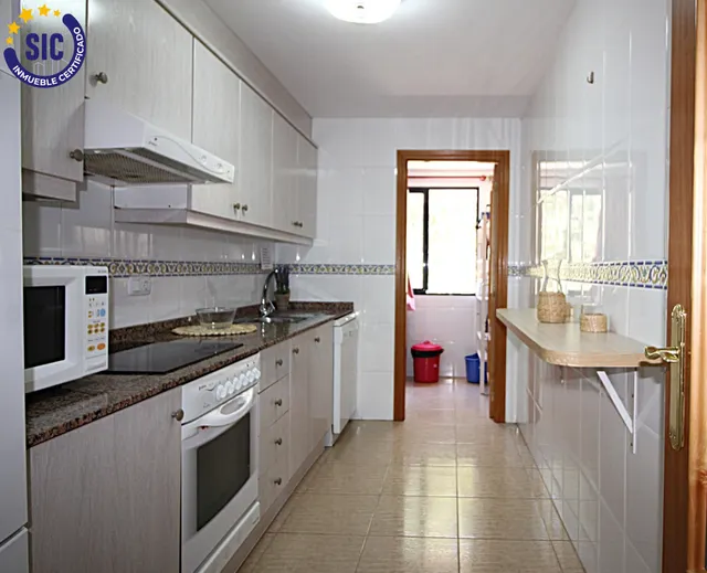 Magnifico apartamento de tres habitaciones junto al mar con piscina, garaje y trastero, zona playa de la Concha — 8