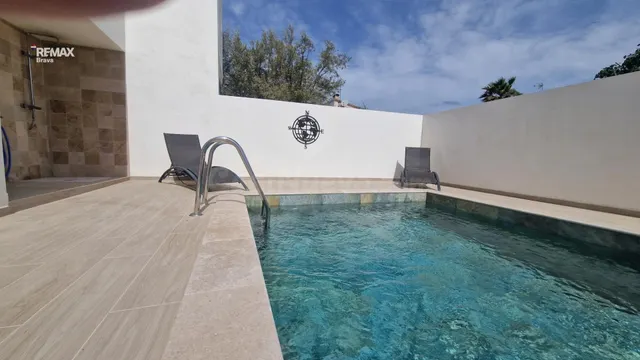 Empuriabrava | Apartamento con jardín, piscina privada y sol - foto 2