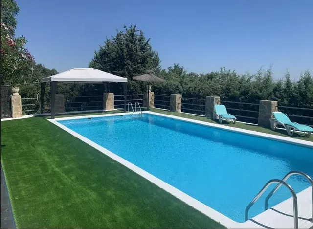 Enorme casa con piscina - foto 2