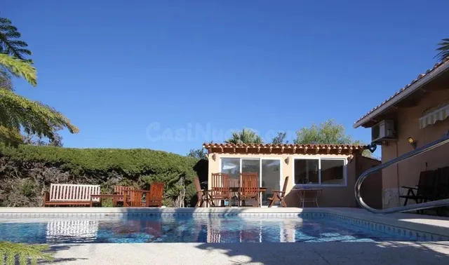 * Villa de 4 dormitorios, piscina y garaje en parcela de 810m2 en Albir * — 22