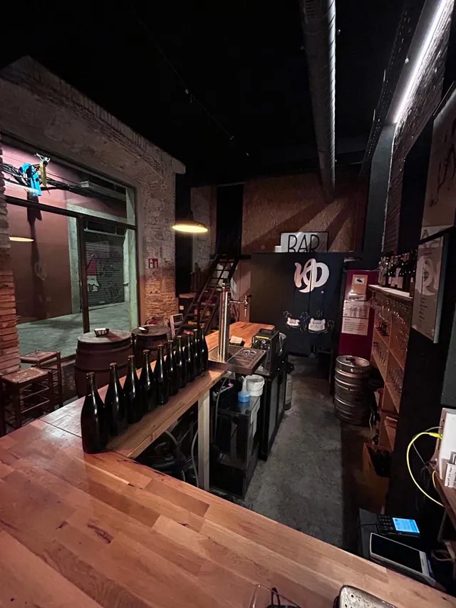 Traspaso de bar de tapas y musical en el centro de Girona — 2
