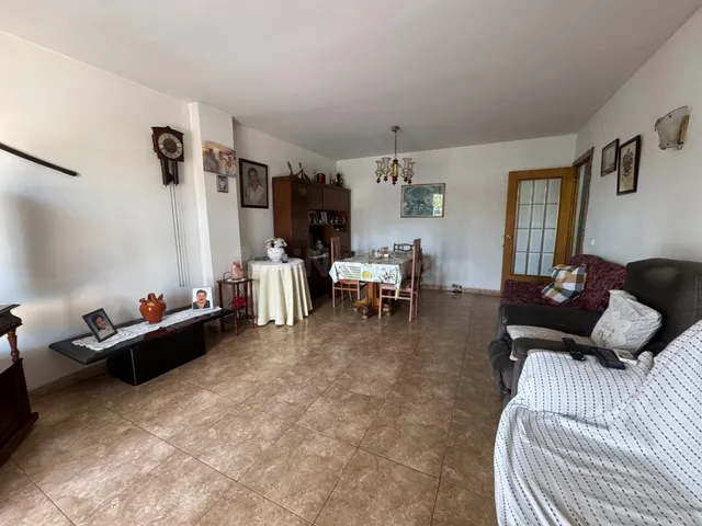 BONITA PLANTA BAJA DE 3 DORMITORIOS, DOS TERRAZAS DE 75 M2 Y - foto 2