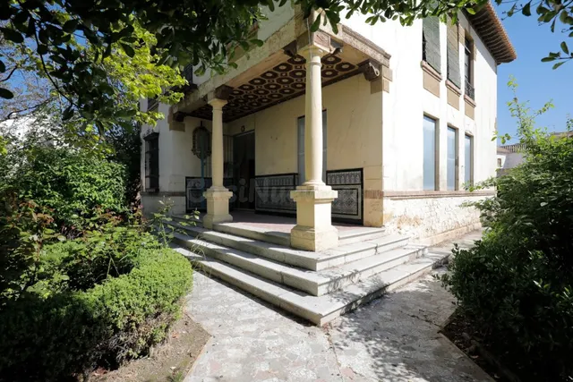¡Atención inversores! Casa Señorial en centro Alhendín con S