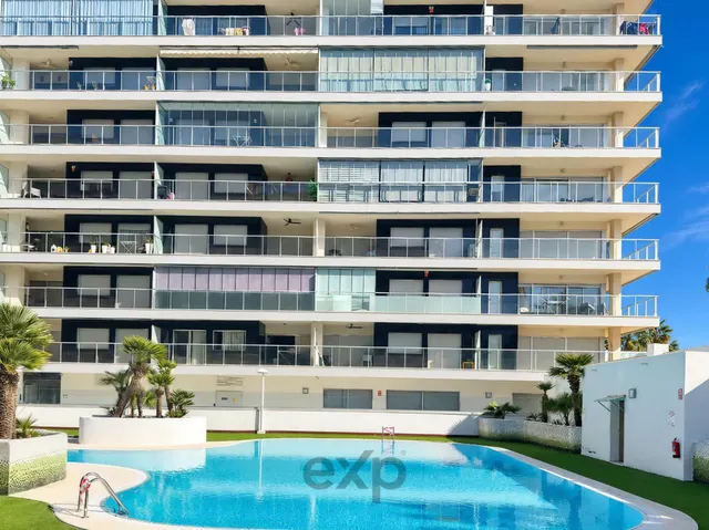 Piso en primera linea de playa de 2 habitaciones y 2 baños con terraza, piscina, garaje y trastero en Marina d’Or — 27