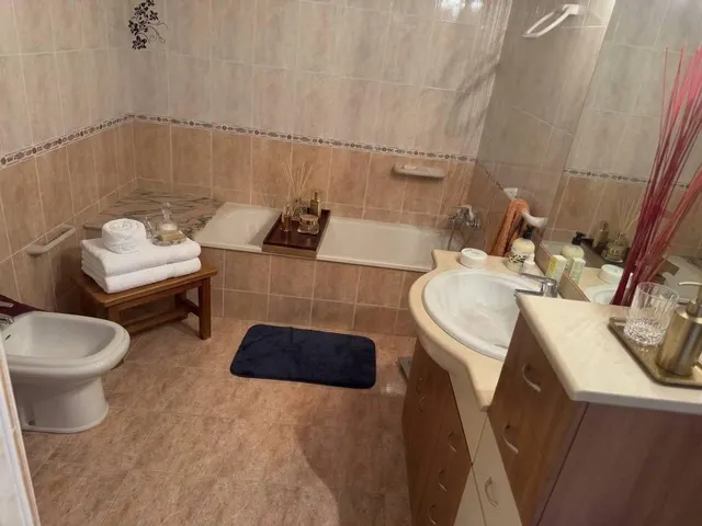 Amplio Atico de 111m2 con Terraza de 140m2 y Piscina Comunit - foto 4