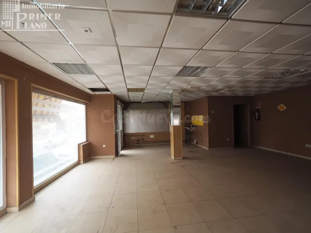 Local Comercial Versátil en Tomelloso: Oportunidad de Invers - foto 4