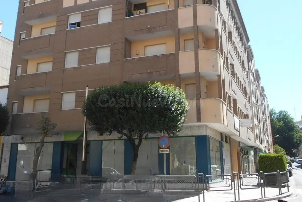 Venta de Local Comercial en Av. Andalucía, Alcalá La Real, Jaén.