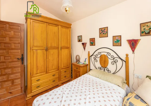 Chalet con gran parcela en Cogollos — 10