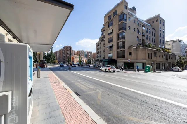 Piso y cochera en venta junto Acera de Darro. — 46