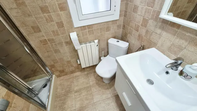 Piso reformado de tres habitaciones — 23
