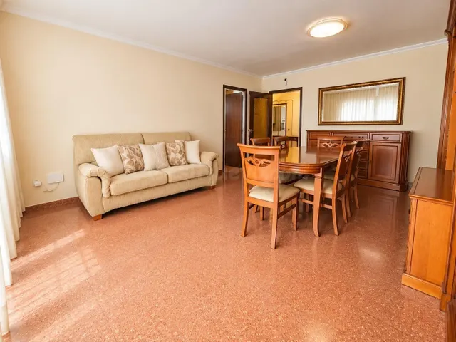 Piso de 4 habitaciones con ascensor en Manresa — 2