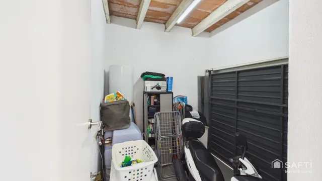 Casa moderna con cuatro habitaciones, piscina y garaje — 15