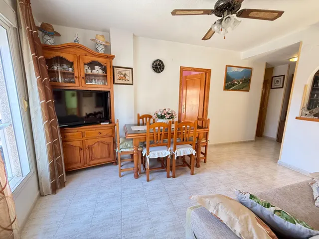 Apartamento en esquina de 2 dormitorios a 500 m de las piscinas naturales en Torrevieja!!! — 9