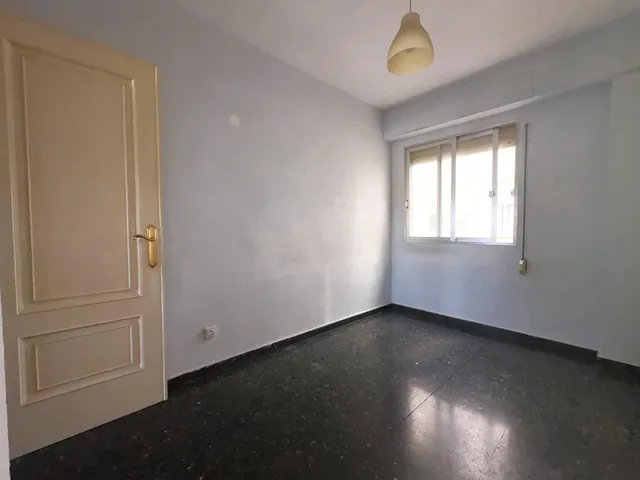 Amplia vivienda de 4 dormitorios con terraza, ascensor y vistas a la Sierra Calderona, en pleno centro de Godella — 9