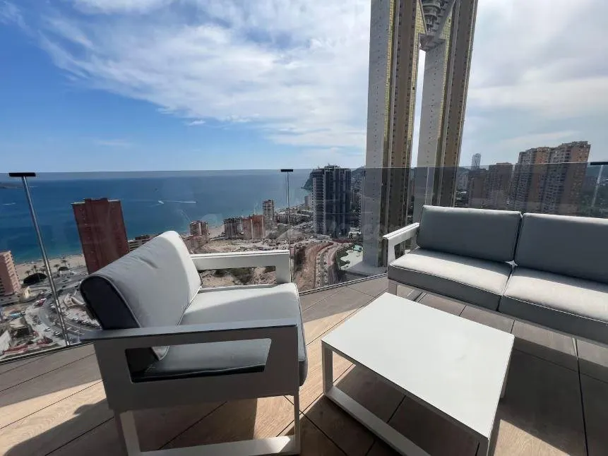 Apartamento en Torre Sakura – 21ª planta | 2 dormitorios | 2 baños | Vistas panorámicas