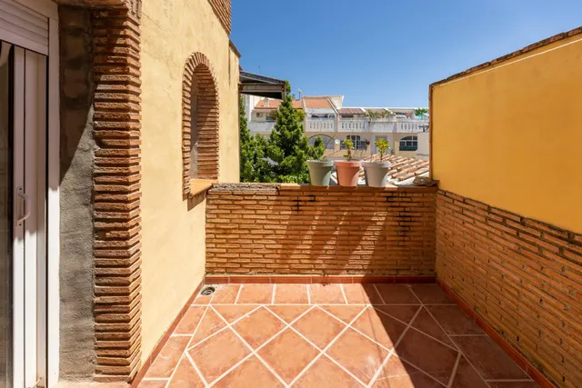 UNIFAMILIAR EN LA ZUBIA — 30