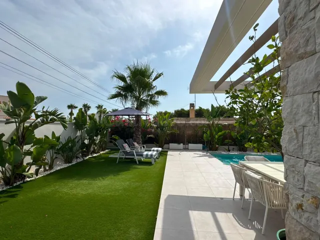 VILLA INDEPENDIENTE CON PISCINA PRIVADA EN LOMAS DE CABO ROI - foto 4