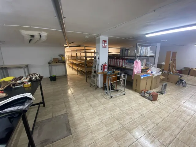 LOCAL COMERCIAL AL COSTAT DE LA PLAÇA CATALUNYA — 6