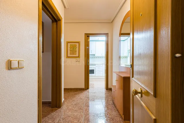 Piso de 3 dormitorios con garaje incluido en el Infante, Murcia — 5