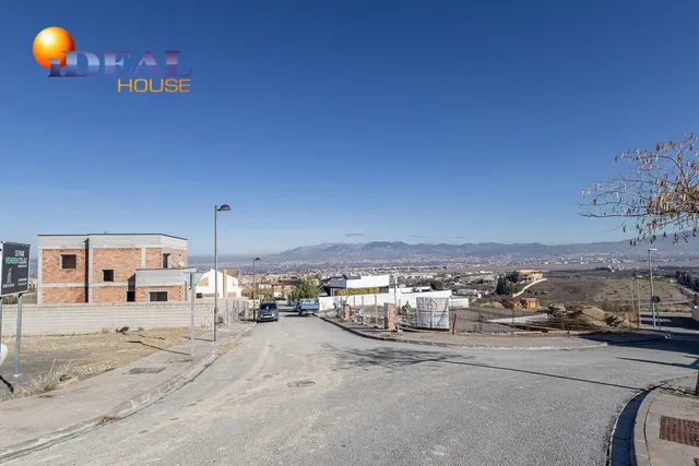 Parcela exclusiva con estructura de Chalet independiente y piscina en Urb. El Montecillo, Las Gabias — 34