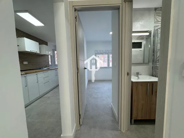 Inmoparadise les ofrece espectacular vivienda en venta en Alicante centro, el edificio los representantes . 120m2, 3 dormitorios, dos baños,reformada. — 24