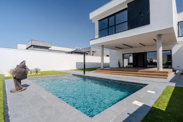 Chalet Pareado de Diseño Vanguardista con Piscina y Máxima E - foto 2