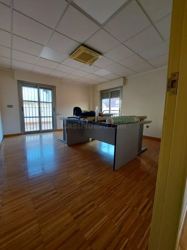 SE VENDE O ALQUILA LOCAL DE OFICINAS Y DESPACHOS EN BENIAJAN - foto 2