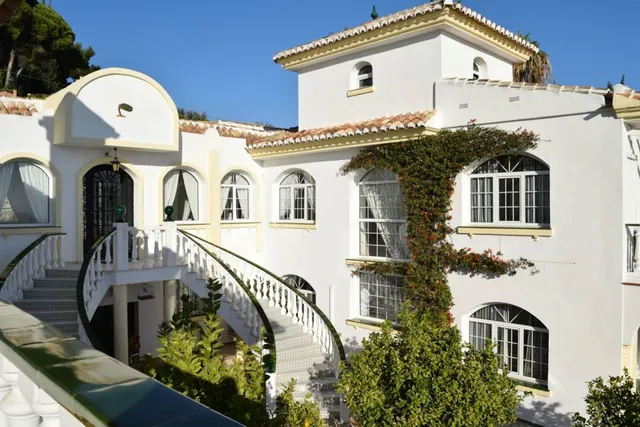 Espectacular villa de 800m2 con preciosas vistas panorámicas al mar en Benalmádena — 3