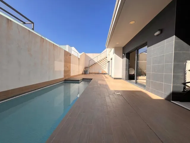 Villa Moderna Independiente con Piscina Privada y Solárium e
