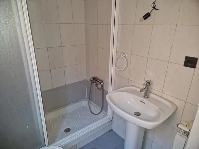 AOC VENDE EN EL CENTRO DE MOSTOLES, CASA EN PRIMERA PLANTA PARA REFORMAR CON GRAN POTENCIAL. — 24