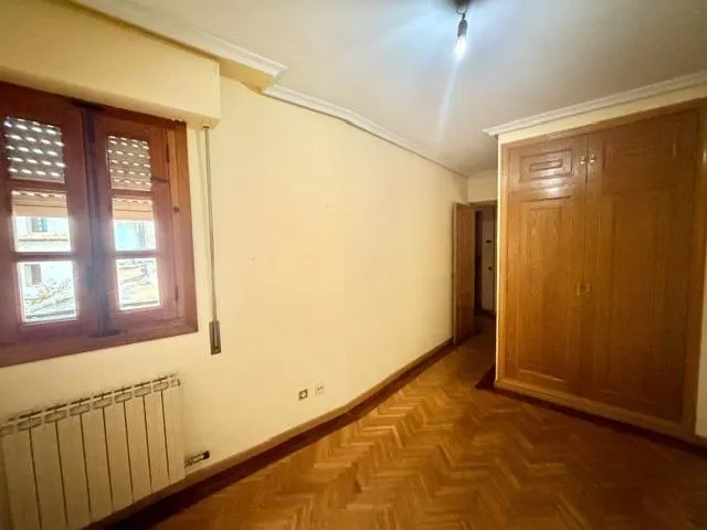 Amplio Piso en el Casco Histórico con Terraza y Garaje — 10