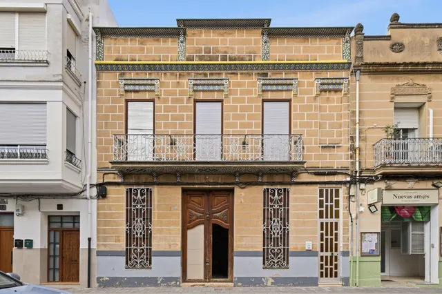 Casa de pueblo con gran potencial y amplios espacios — 32