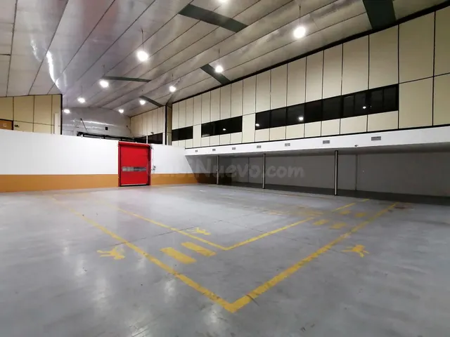 Nave con Oficinas en Polígono Las Capellanías, Cáceres - foto 2