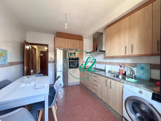 SE VENDE AMPLIO PISO EXTERIOR SEMINUEVO CON PLAZA DE GARAJE  - foto 2