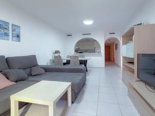 Amplio apartamento con 3 dormitorios y gran terraza con vistas a la piscina + Garaje incluido en el precio — 4