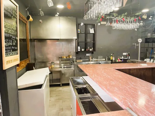 ALQUILER DE CAFETERIA CON LICENCIA-POSIBILIDAD DE TERRAZA — 7