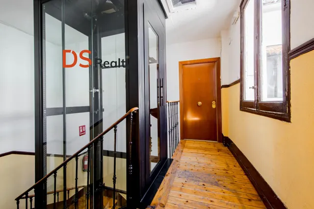 Ds realty presenta | piso 3+1 con dos balcones en malasaña. — 38