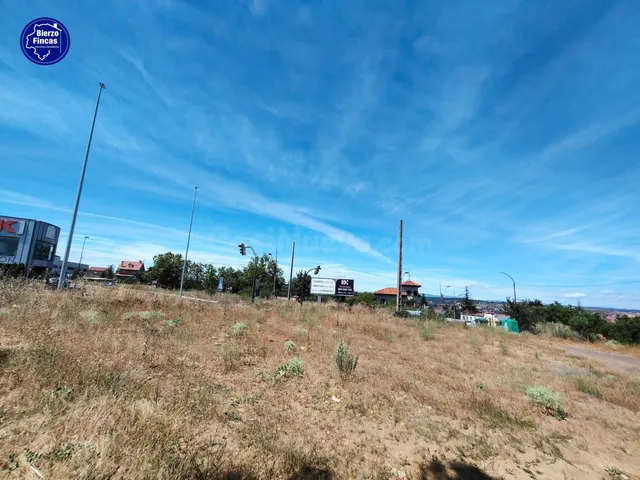 SE VENDE TERRENO URBANIZABLE EN TROBAJO DEL CAMINO - foto 4