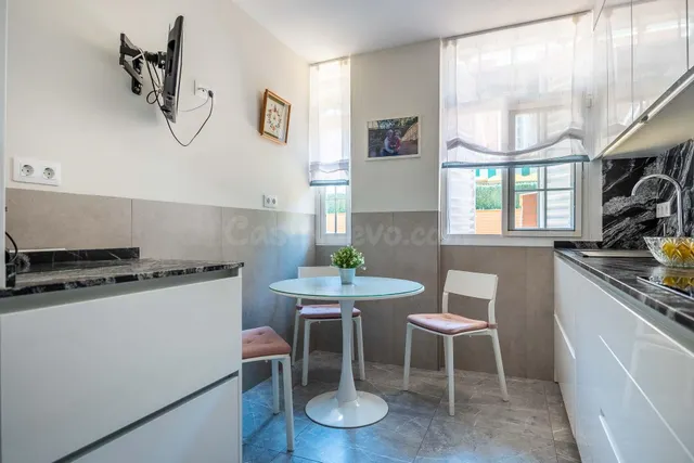 Chalet con encanto en Parque Este: Amplio patio, garaje dire - foto 4