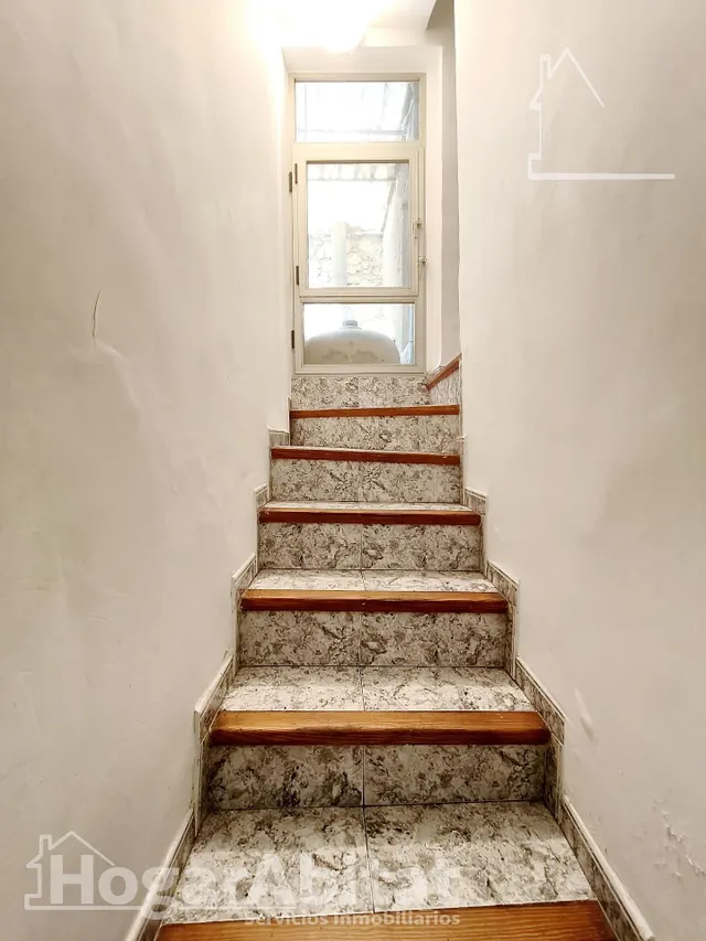 ¡PERFECTO PARA INVERTIR! CASA LUMINOSA Y ESQUINERA, CON LOCAL COMERCIAL — 49