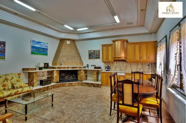EDIFICIO SEÑORIAL EN VENTA – CALLE SANTA ROSALÍA – NOVELDA - foto 3