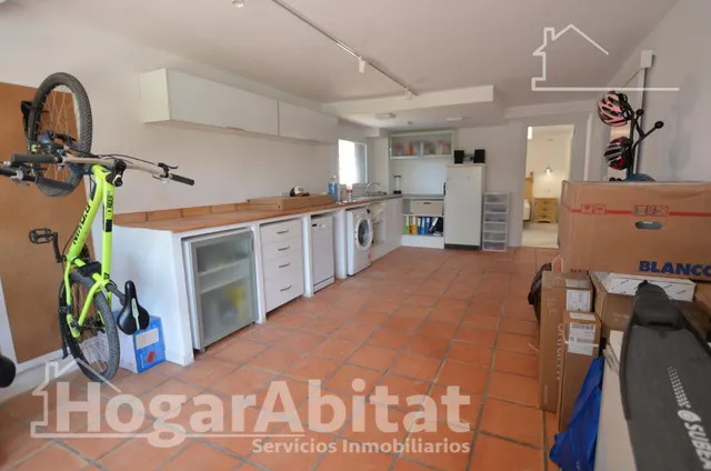 PRECIOSO CHALET REFORMADO CON PISCINA, GARAJE Y DOS TERRAZAS — 50