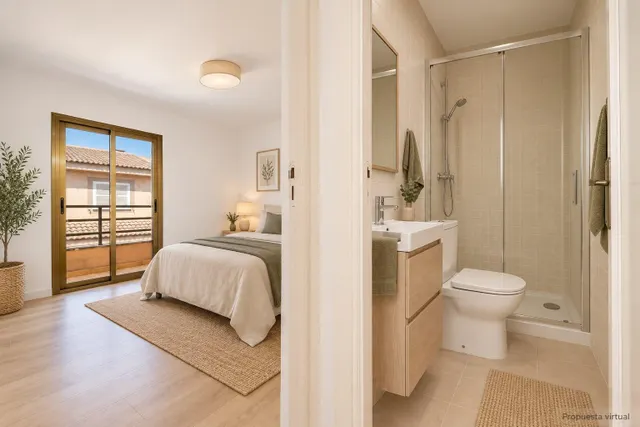 Adosado amplio y luminoso con terraza privada exterior — 13