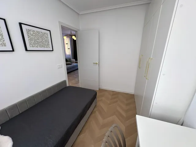 Apartamento céntrico, luminoso, y elegantemente reformado (1.ª planta). Balcón con orientación este, piscina comunitaria y a solo 800 m de Playa del Cura. — 21
