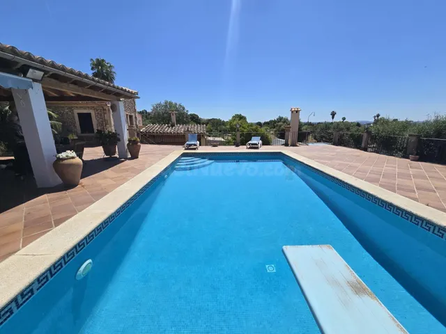 Espléndido Chalet en Campanet con Amplias Terrazas y Piscina