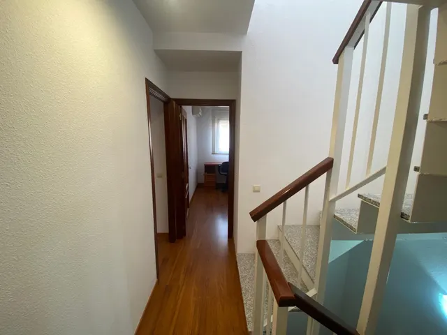 Tomares. bonito triplex amueblado junto al ayuntamiento — 25