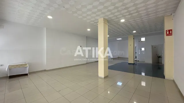 LOCAL COMERCIAL EN VENTA Y AQUILER EN ZONA DE ALTA VISIBILID - foto 2