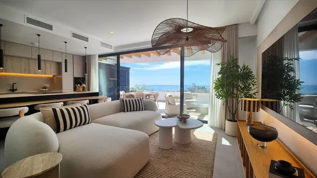 Ático de diseño con gran solárium y vistas al mar en Montema